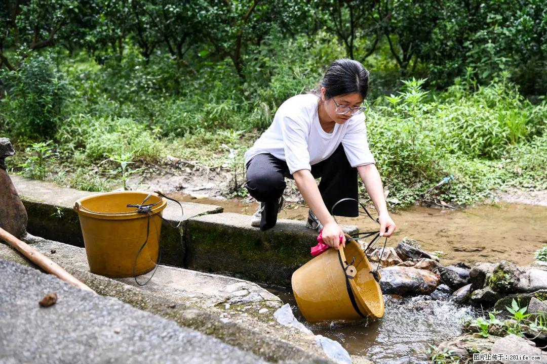 全网追的“扁担女孩”，找了一份暑假工，时薪12元 - 那曲生活资讯 - 那曲28生活网 nq.28life.com